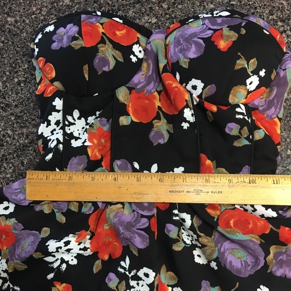 Floral Romper - Picture 4 of 6